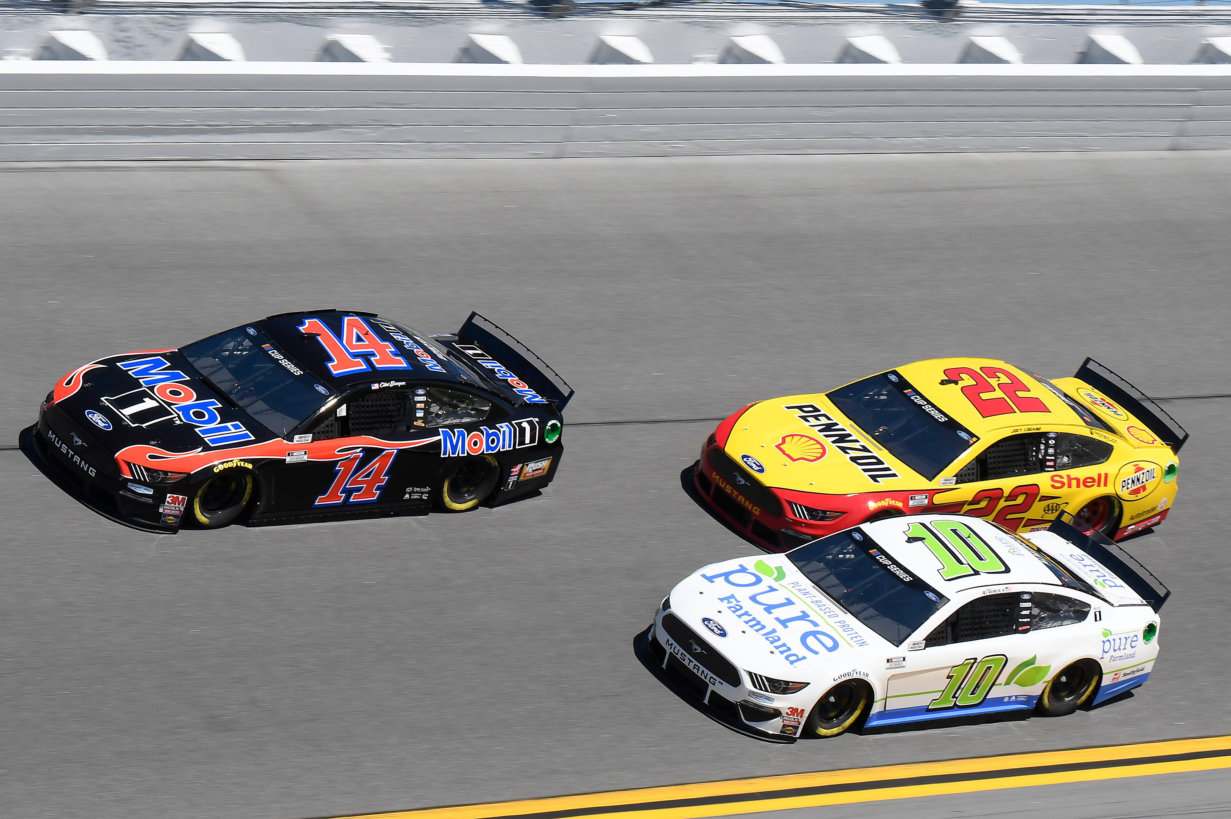 Bowyer (14) battled back several times in the 75-lap event. Bowyer (14) battled back several times in the 75-lap event.
